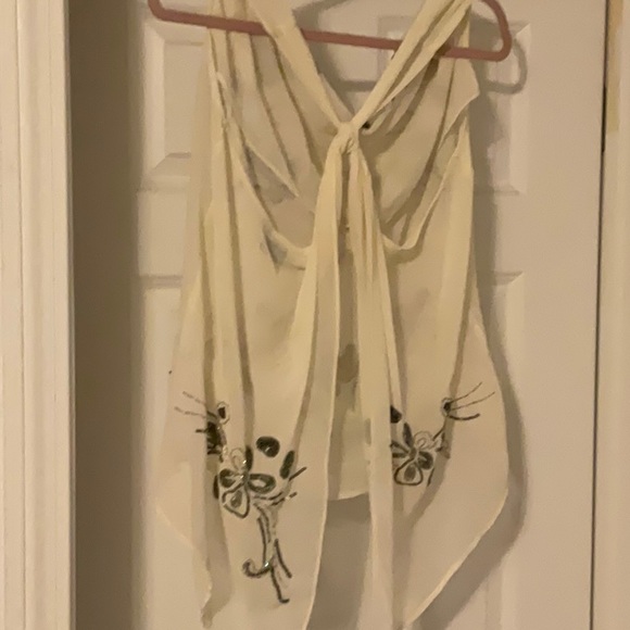 Excellent beading work on this silk blouse 🥰 - Picture 2 of 4